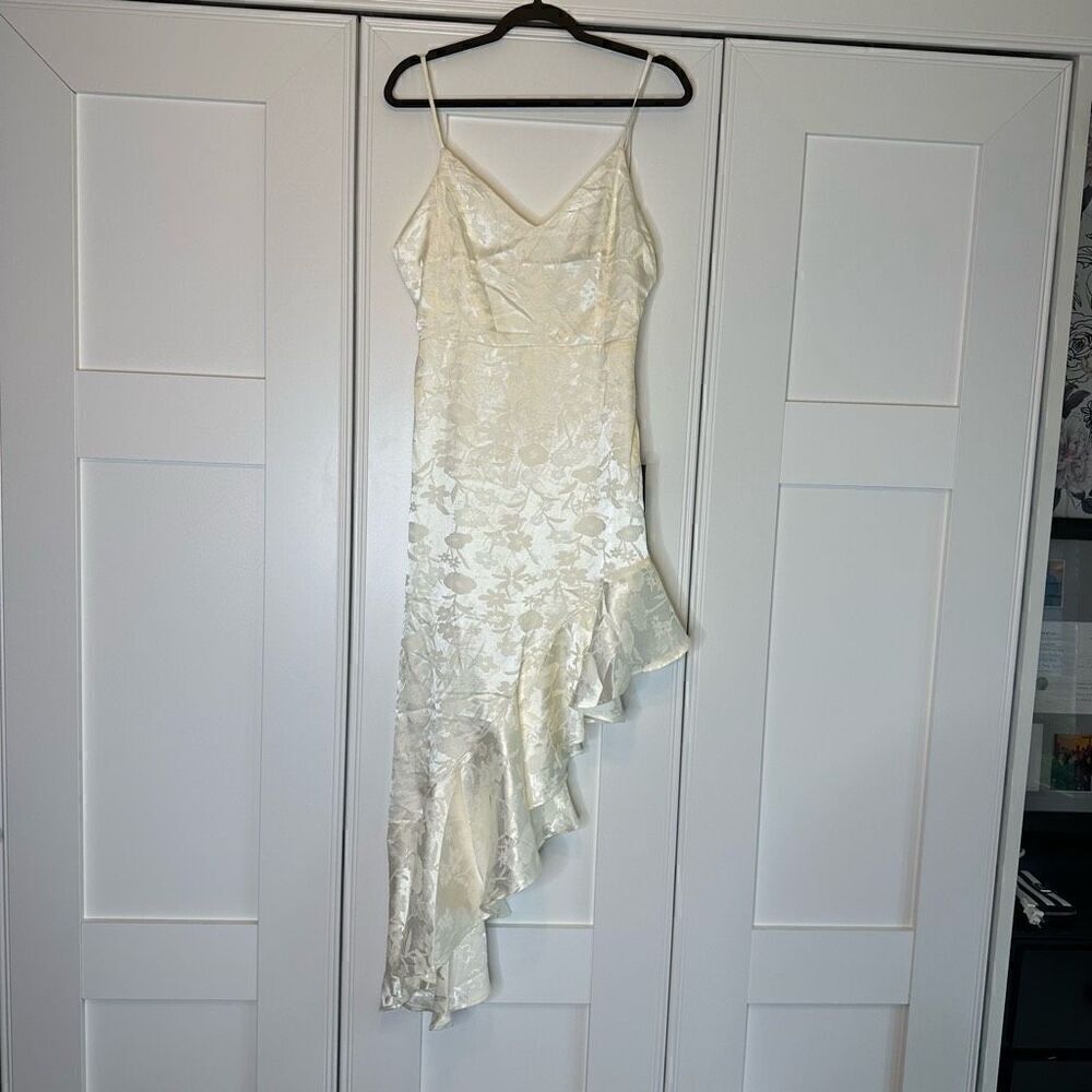 Lulus NWT Love It Ivory Satin Floral Jacquard Asymmetrical Midi Dress Medium (R1 - Picture 4 of 9